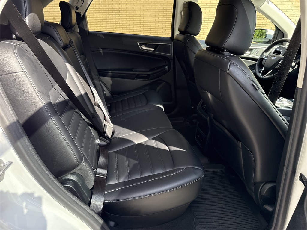 2022 Ford Edge SEL photo 27