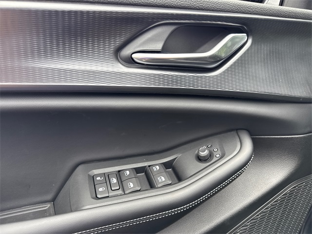 2025 Jeep Grand Cherokee Altitude photo 12