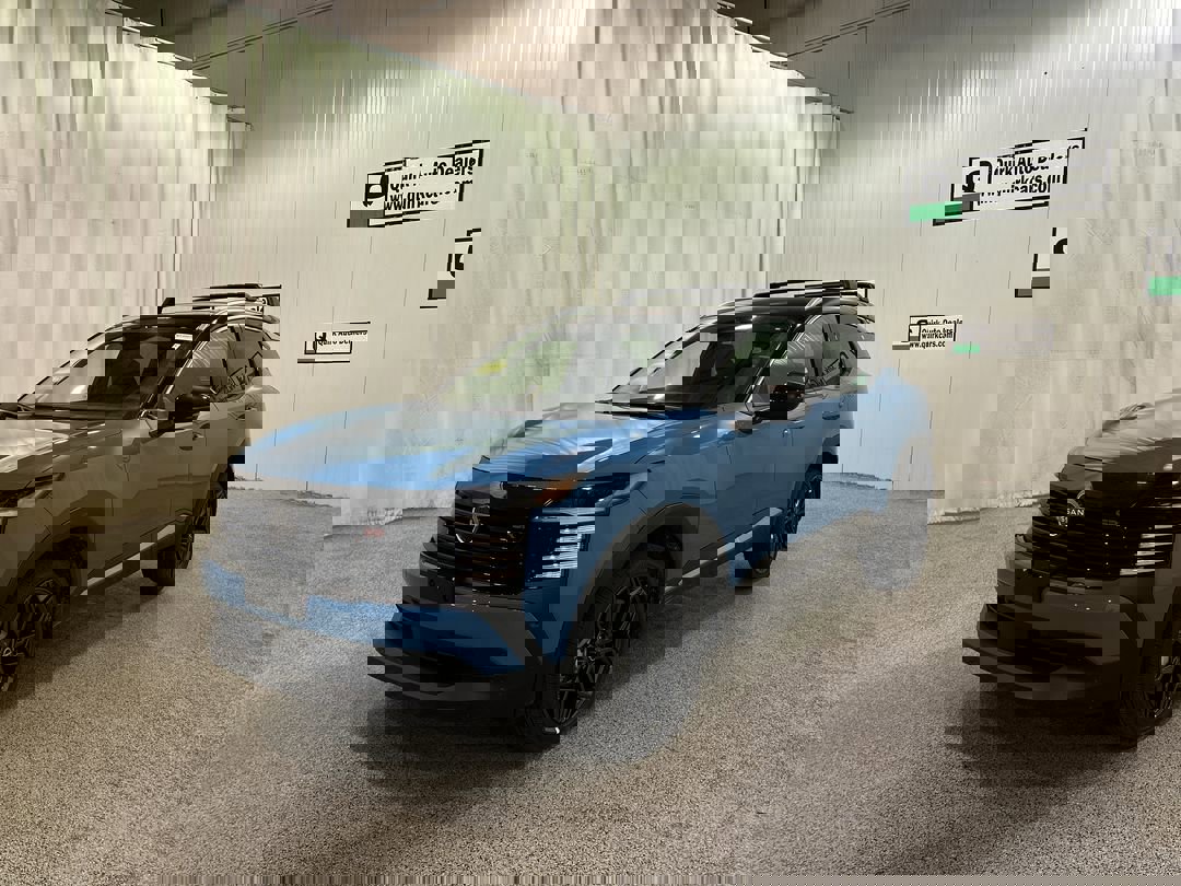 2026 Nissan Kicks SR photo 2