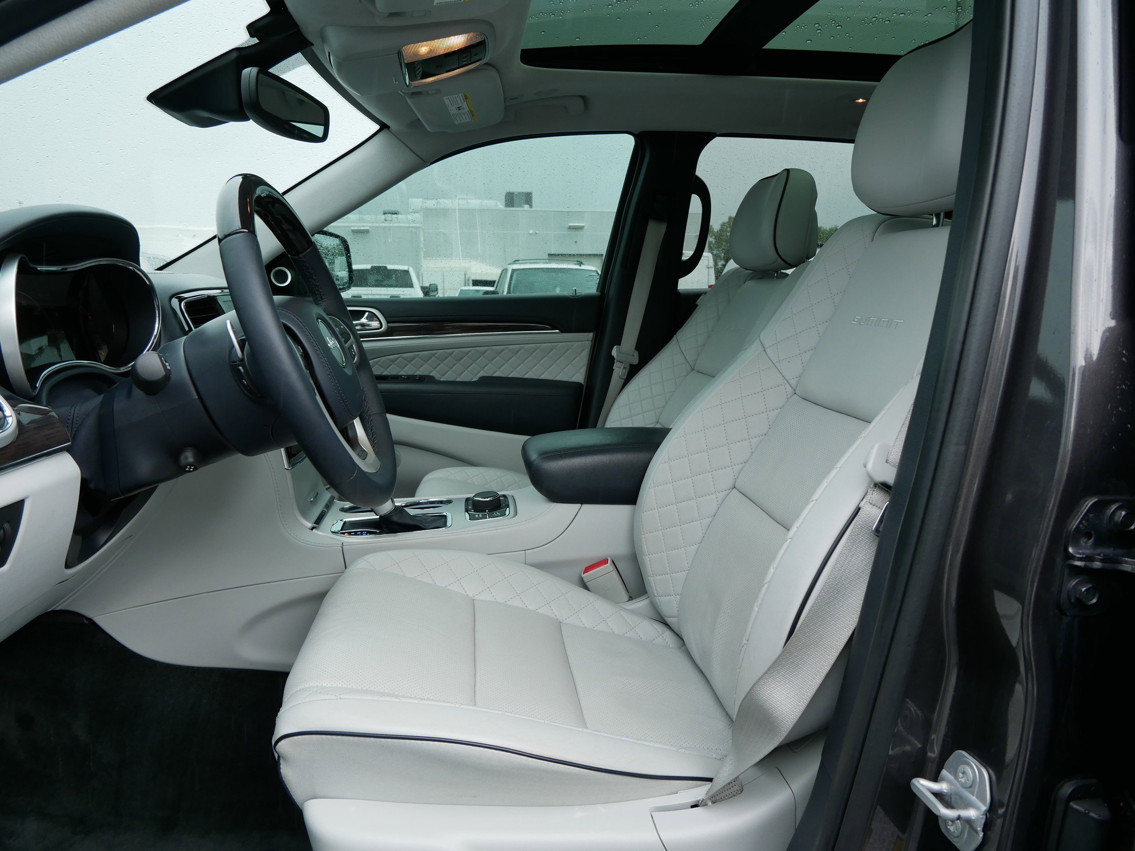 2020 Jeep Grand Cherokee Summit photo 8