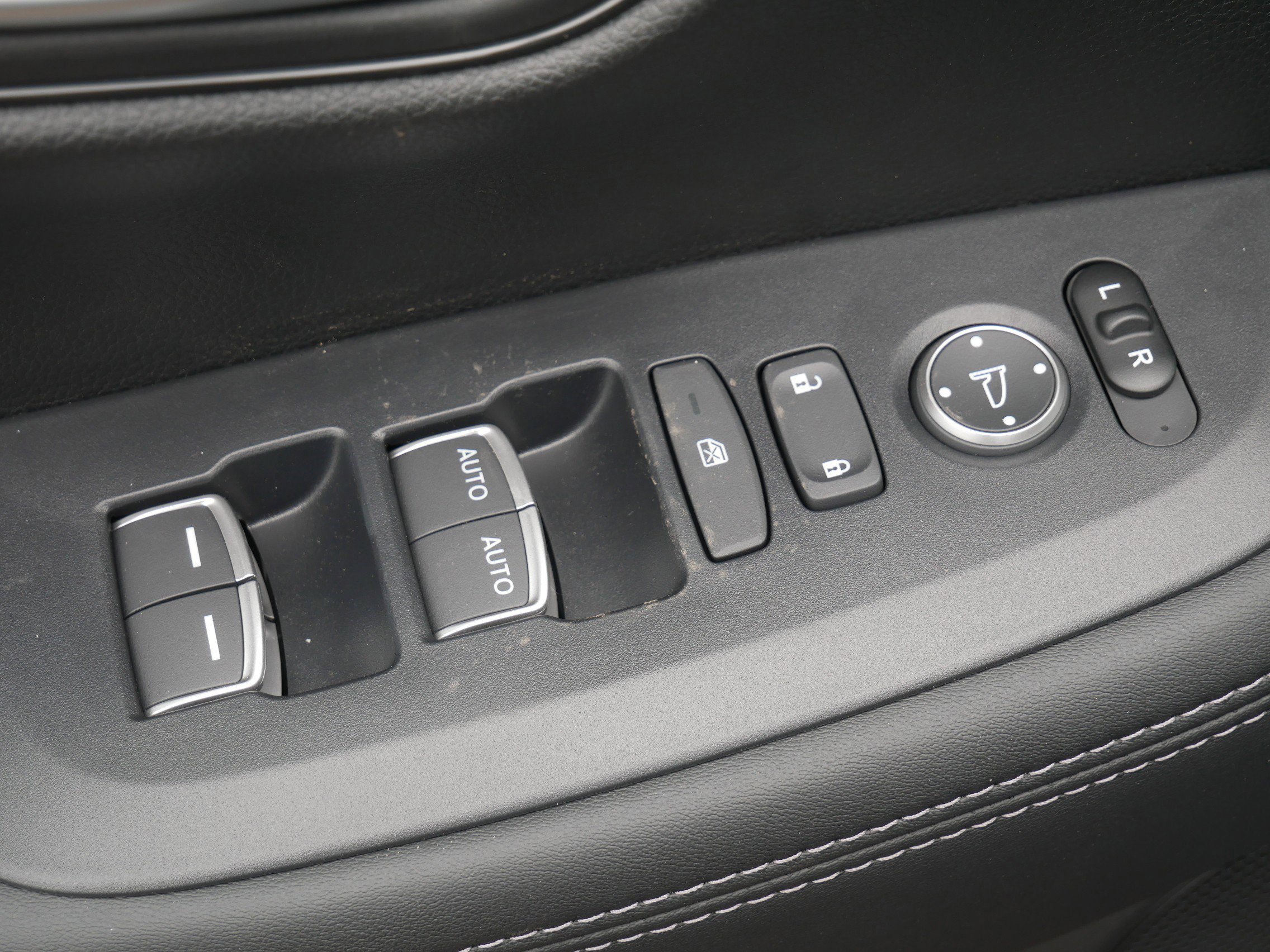 2026 Honda HR-V EX-L photo 17