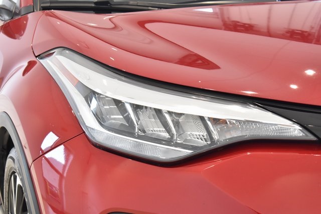 2021 Toyota C-HR XLE photo 2