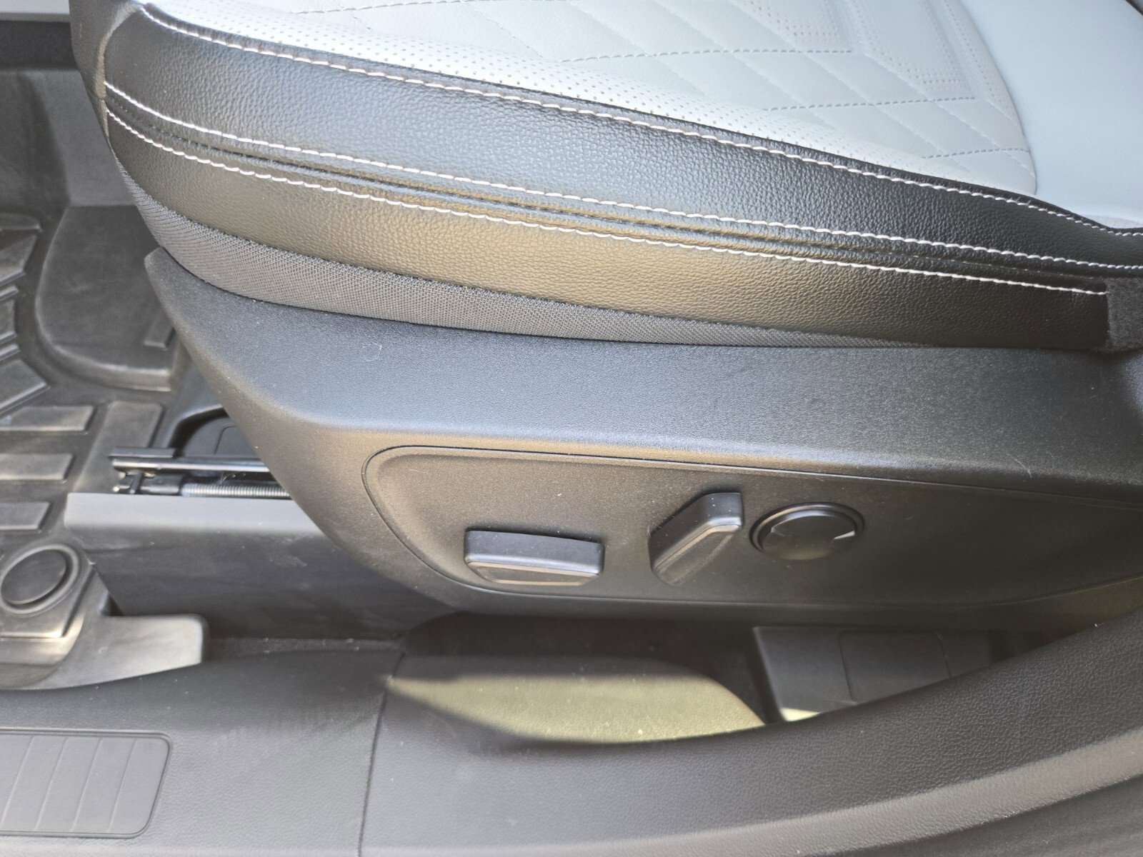 2023 Ford Escape Platinum photo 19