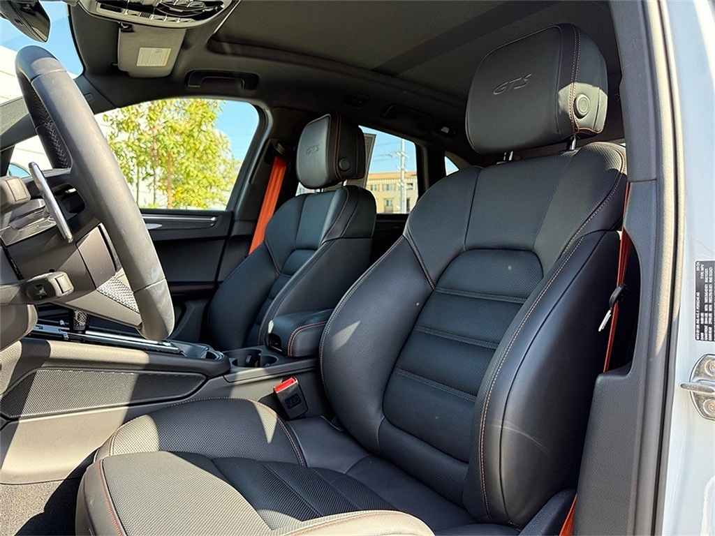 2025 Porsche Macan GTS photo 4