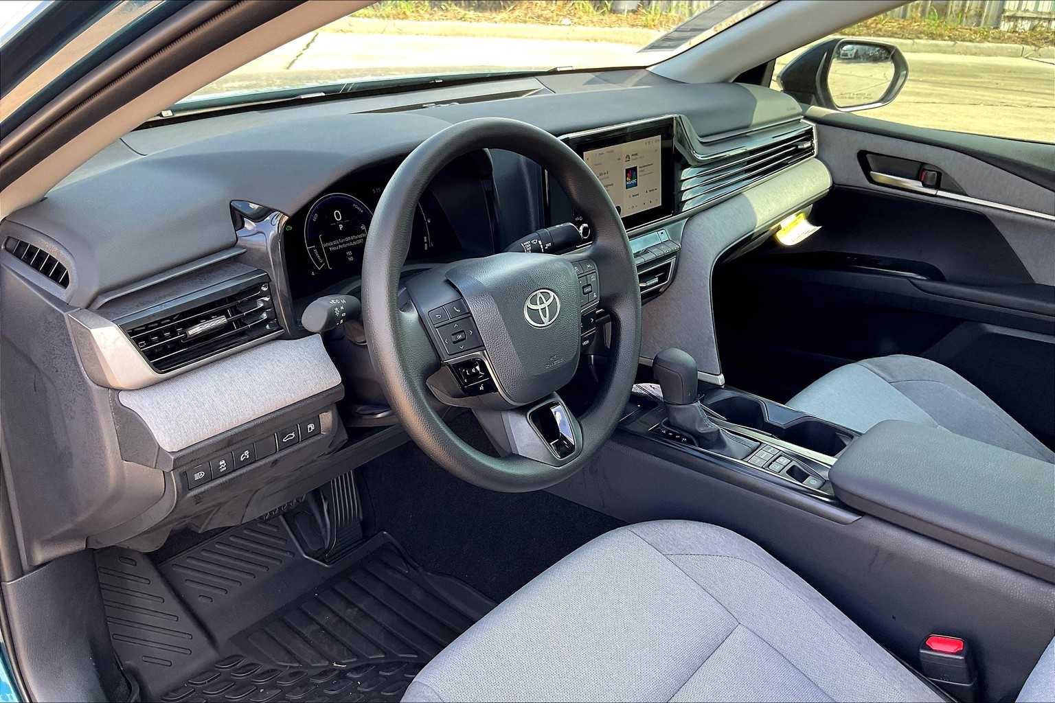2025 Toyota Camry LE photo 8