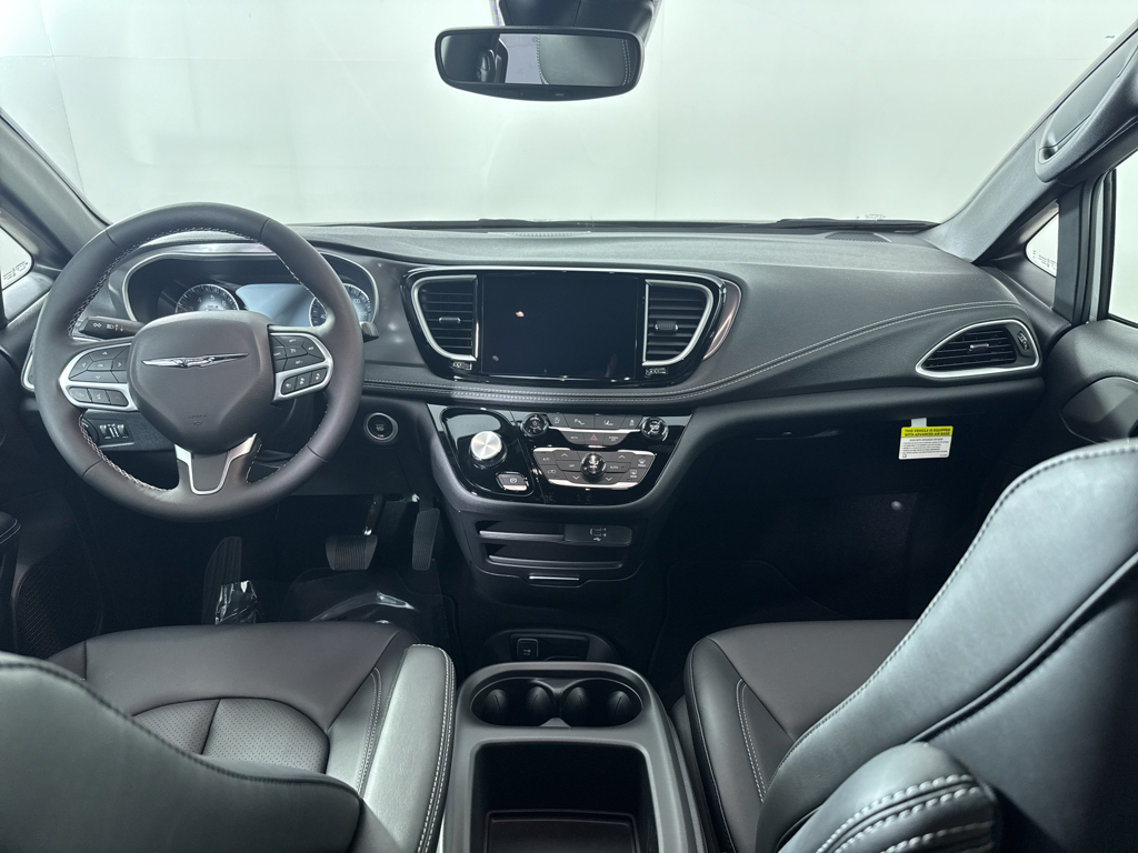2026 Chrysler Pacifica photo 3