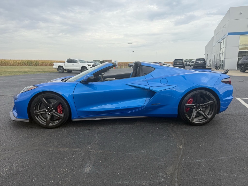 2024 Chevrolet Corvette E-Ray 2LZ photo 2
