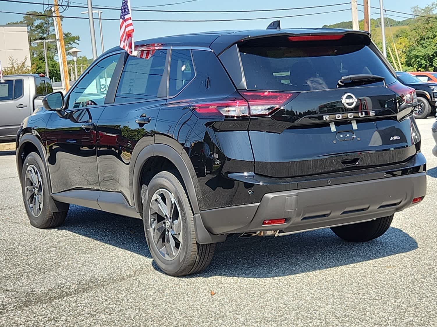 2026 Nissan Rogue SV AWD photo 3