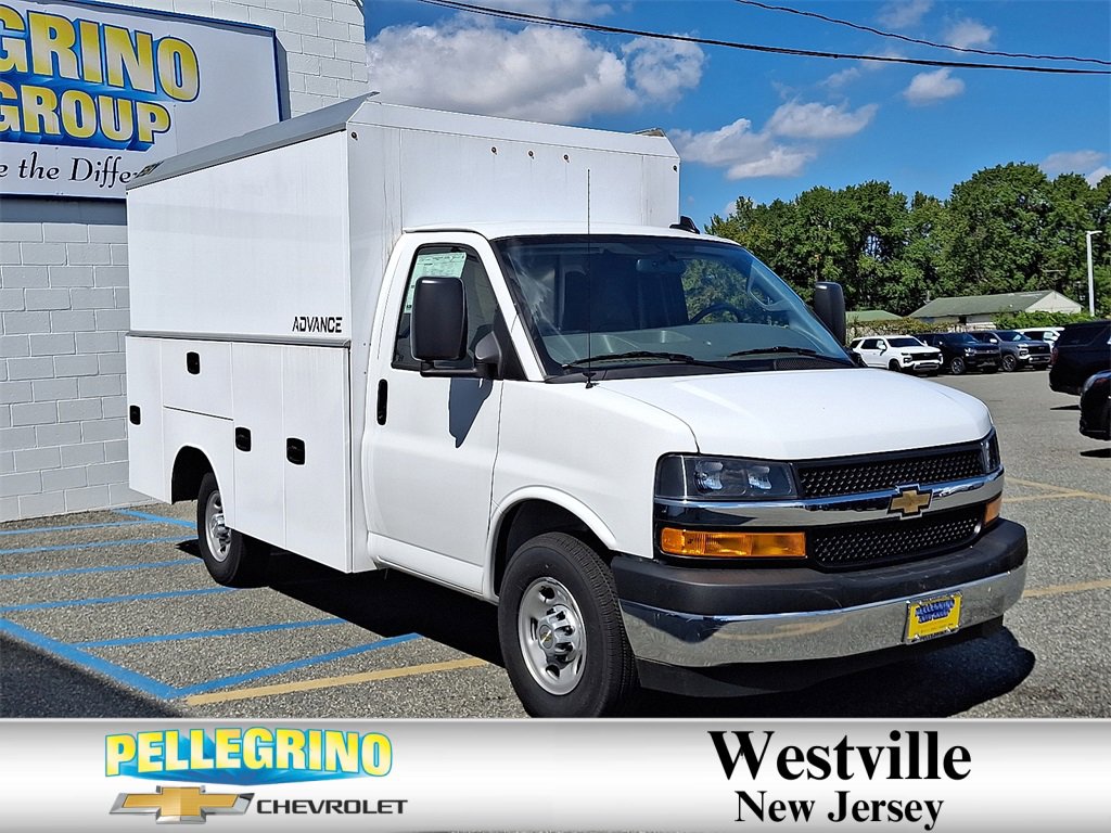 2025 Chevrolet Express Cutaway Base's photo