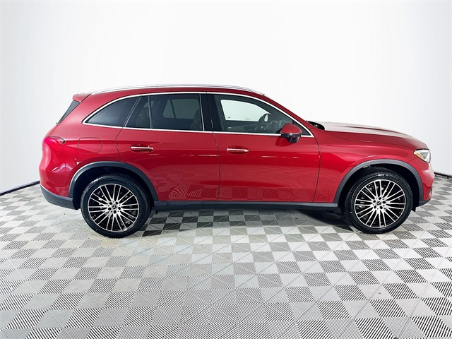 2025 Mercedes Benz GLC 300 photo 8
