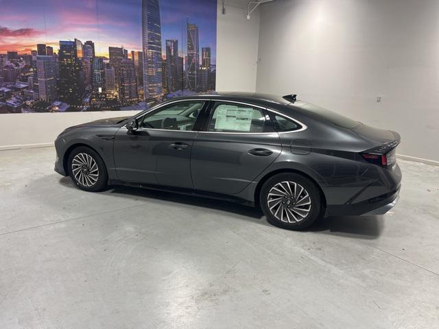 2025 Hyundai Sonata Hybrid Limited photo 4