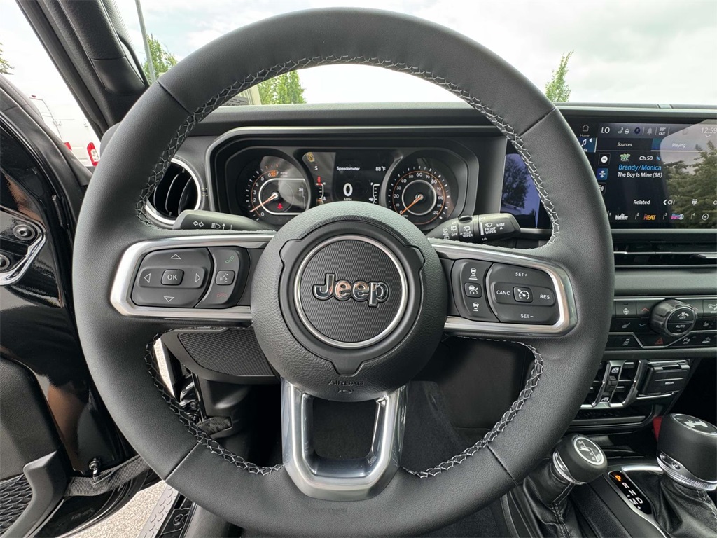 2025 Jeep Wrangler Sahara photo 17