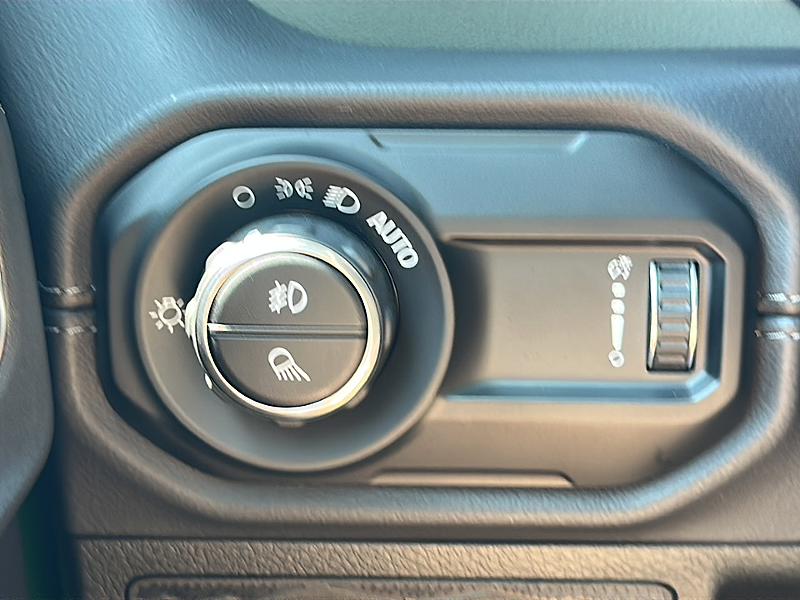 2025 Jeep Gladiator Mojave photo 17