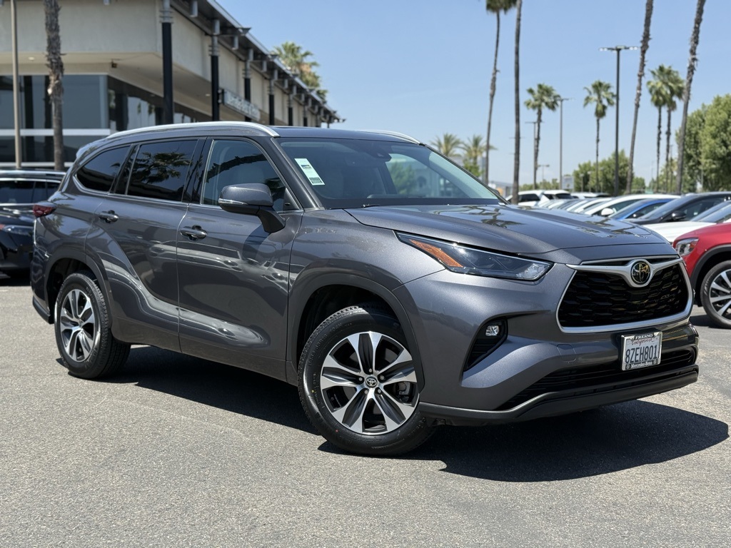 Used 2022 Gray Toyota XLE image 1