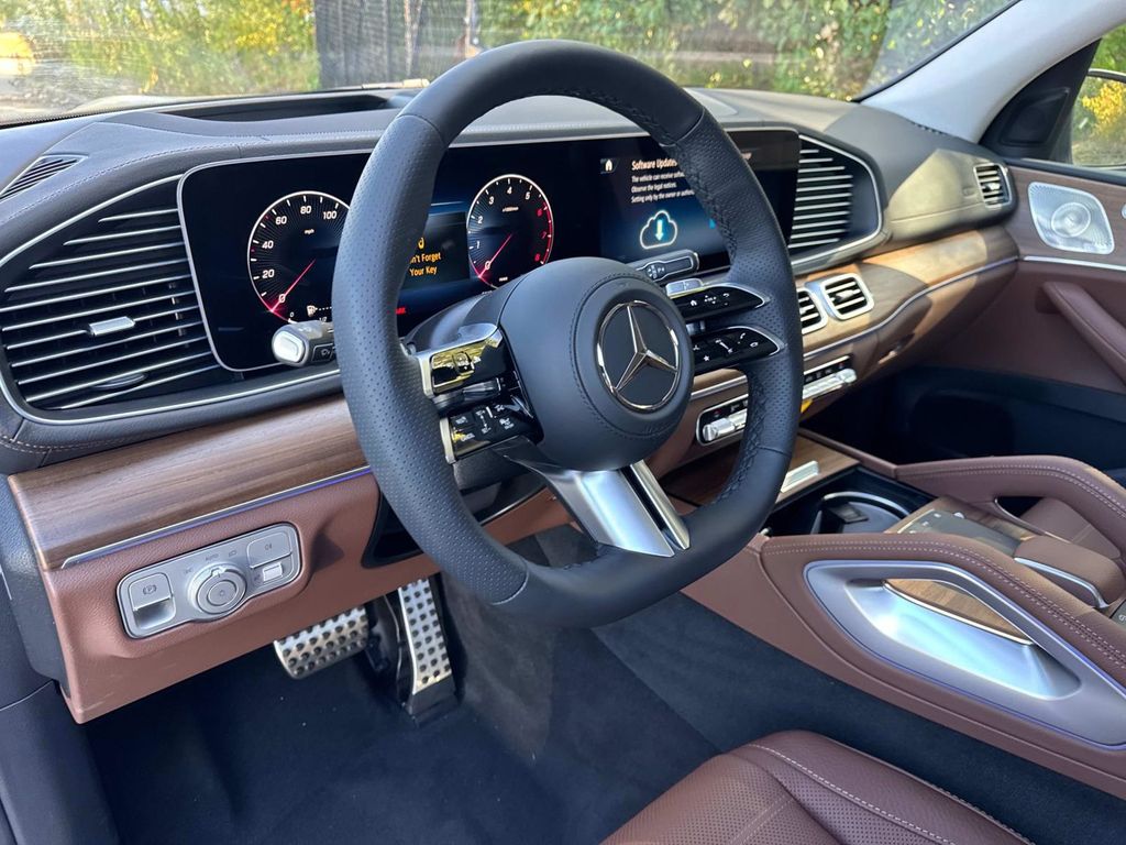2026 Mercedes Benz GLS 450 4MATIC photo 19