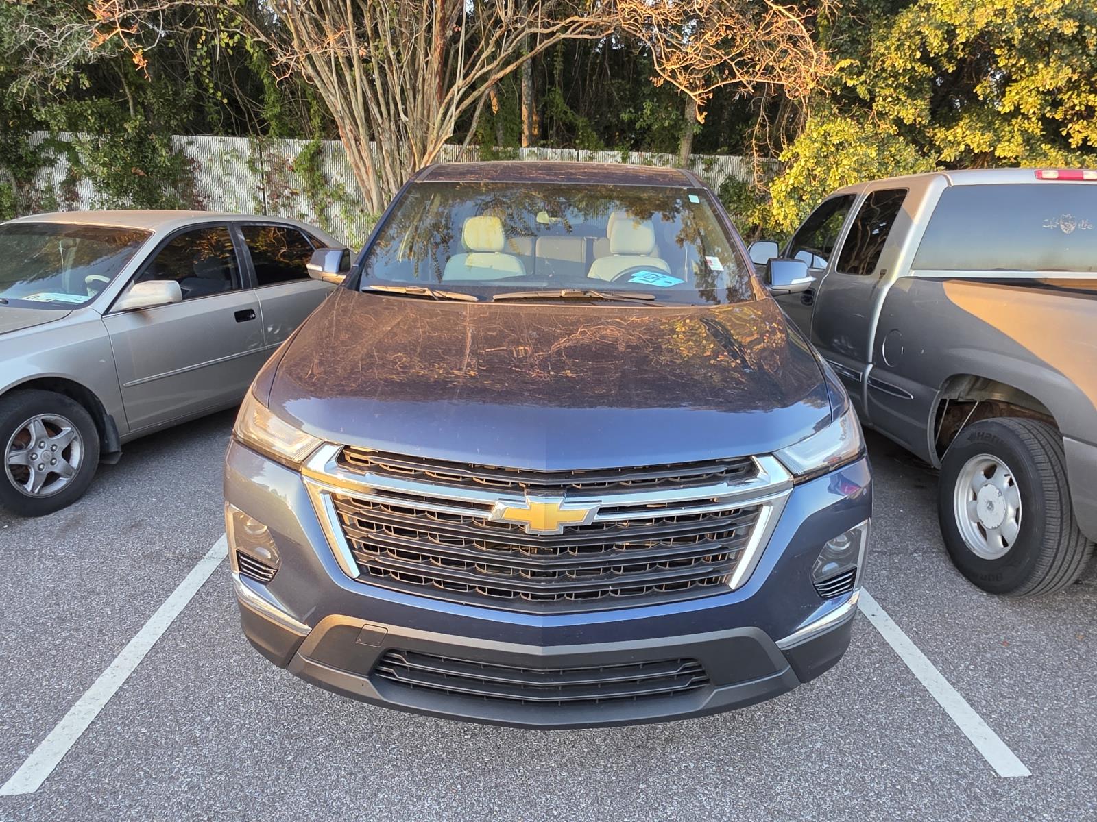 2023 Chevrolet Traverse LS photo 2