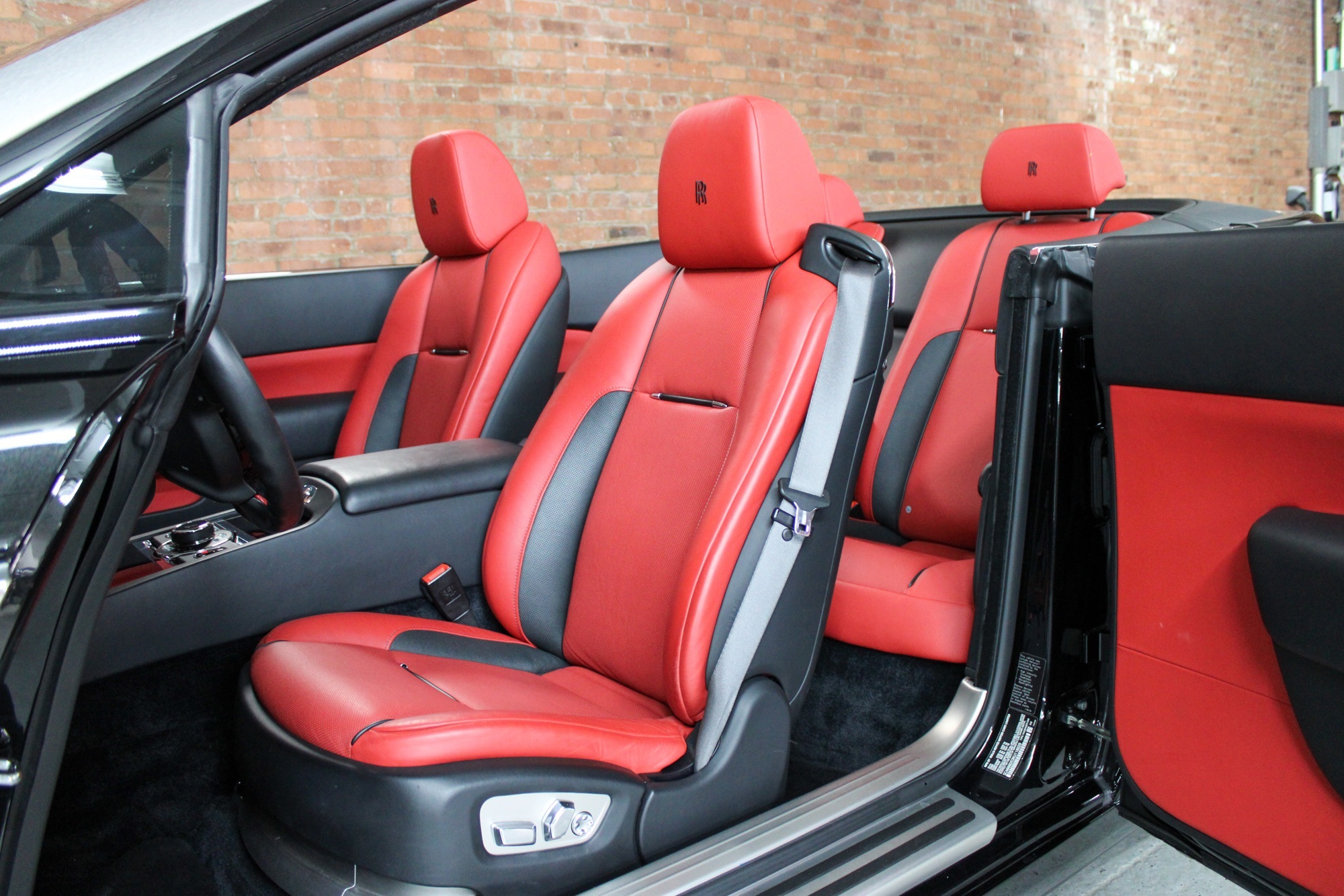 2019 Rolls Royce Dawn photo 19