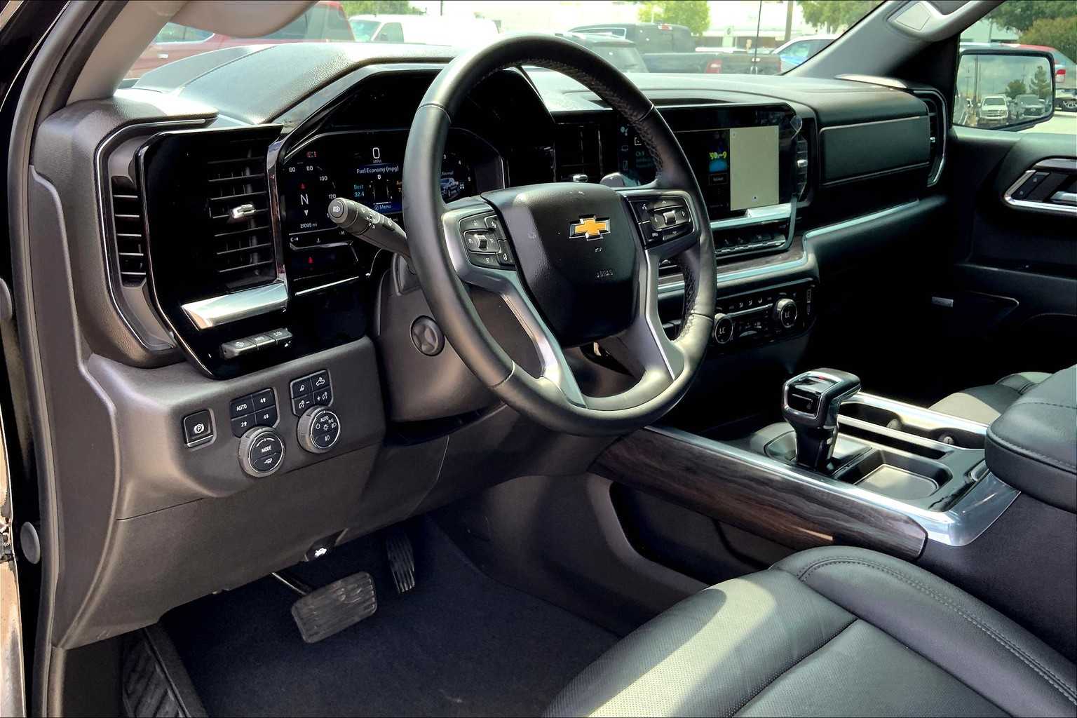 2024 Chevrolet Silverado 1500 LTZ photo 15