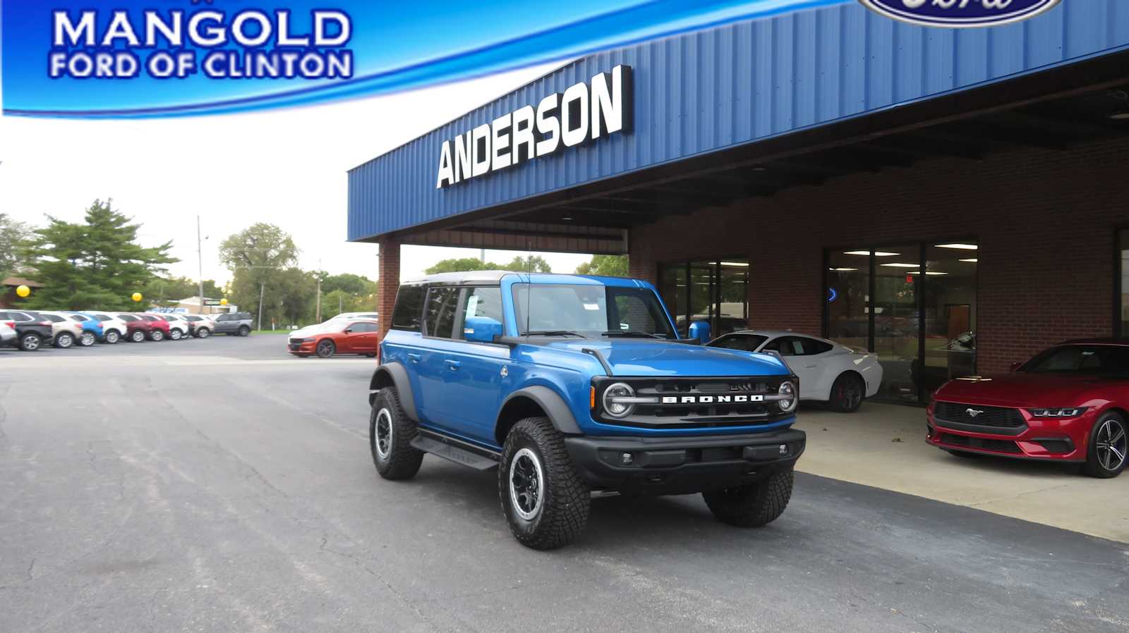 2024 Ford Bronco 4-Door Outer Banks's photo