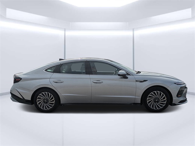 2024 Hyundai Sonata Hybrid Limited photo 2