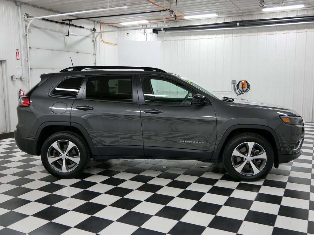 Used 2022 Jeep Cherokee Limited with VIN 1C4PJMDX0ND525747 for sale in Rochester, Minnesota