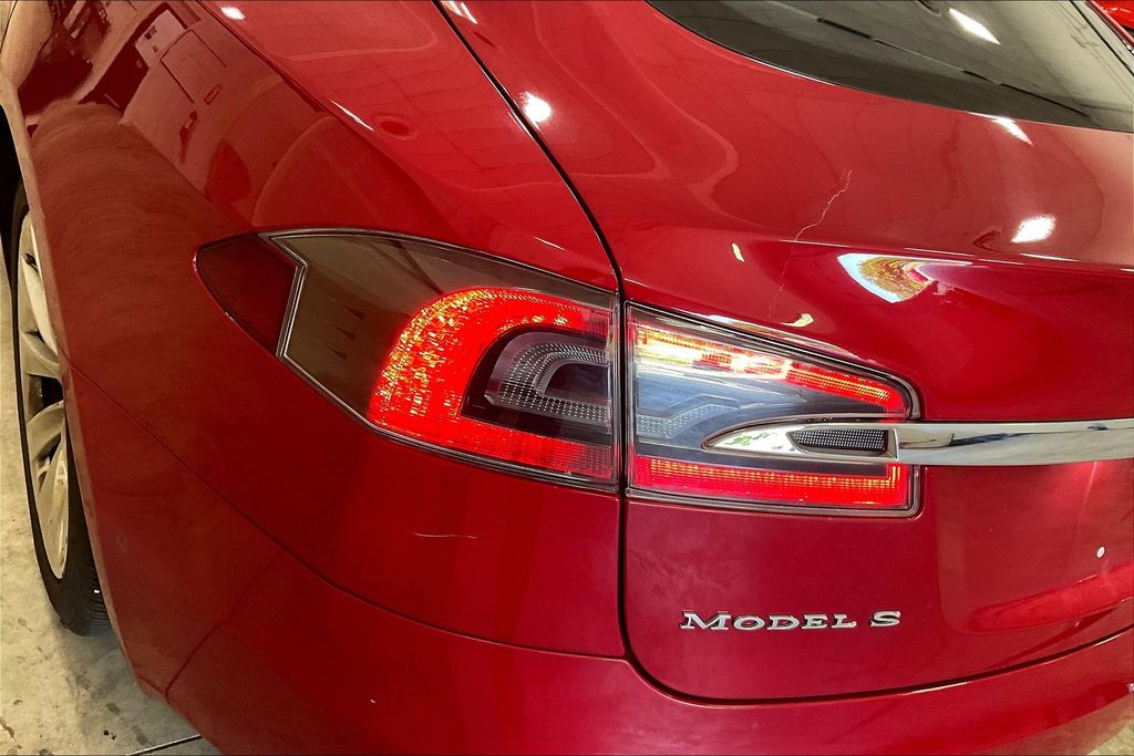 2016 Tesla Model S 75D photo 26