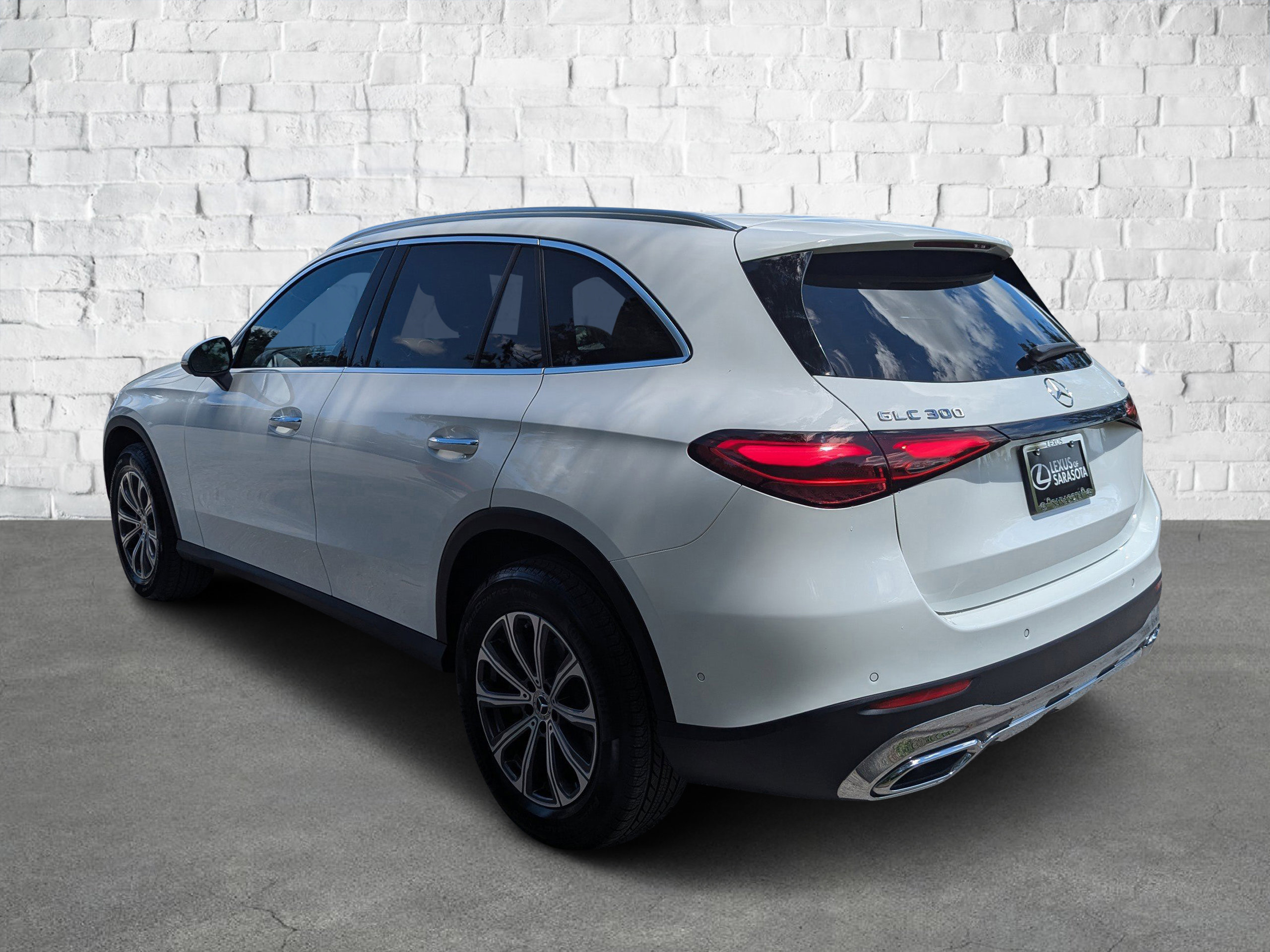 2025 Mercedes Benz GLC 300 4MATIC photo 4