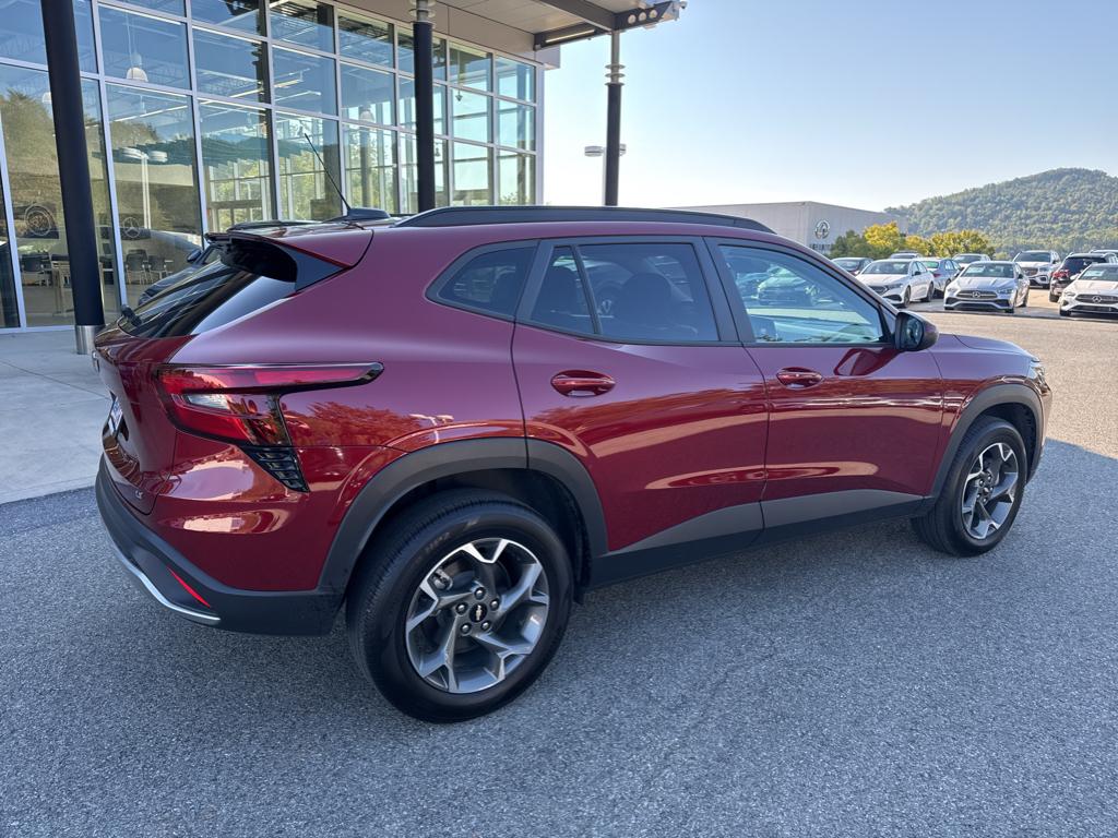 2024 Chevrolet Trax LT photo 3