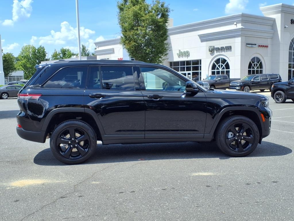 2025 Jeep Grand Cherokee Limited photo 13