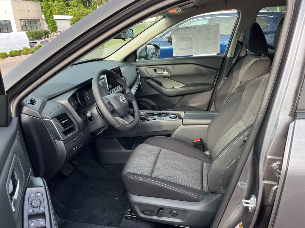 2026 Nissan Rogue SV photo 3