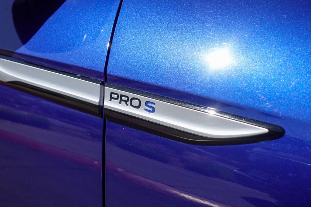 2022 Volkswagen ID.4 Pro S photo 5