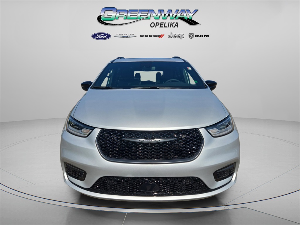 2026 Chrysler Pacifica Limited photo 2