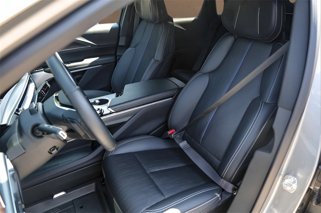 2024 Cadillac Lyriq Luxury photo 6