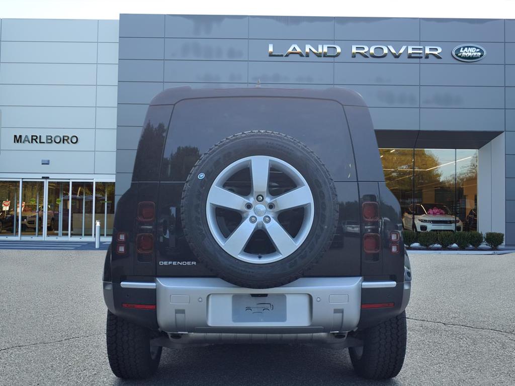 2025 Land Rover Defender 110 S photo 7