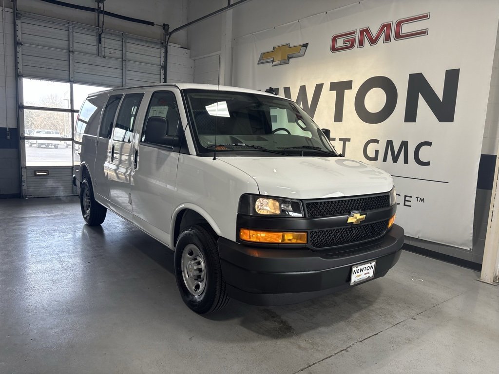 2025 Chevrolet Express Cargo 2500 photo 2