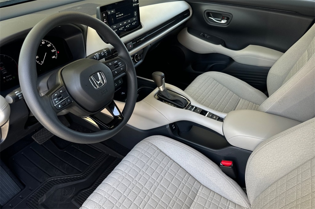 2026 Honda HR-V LX photo 9