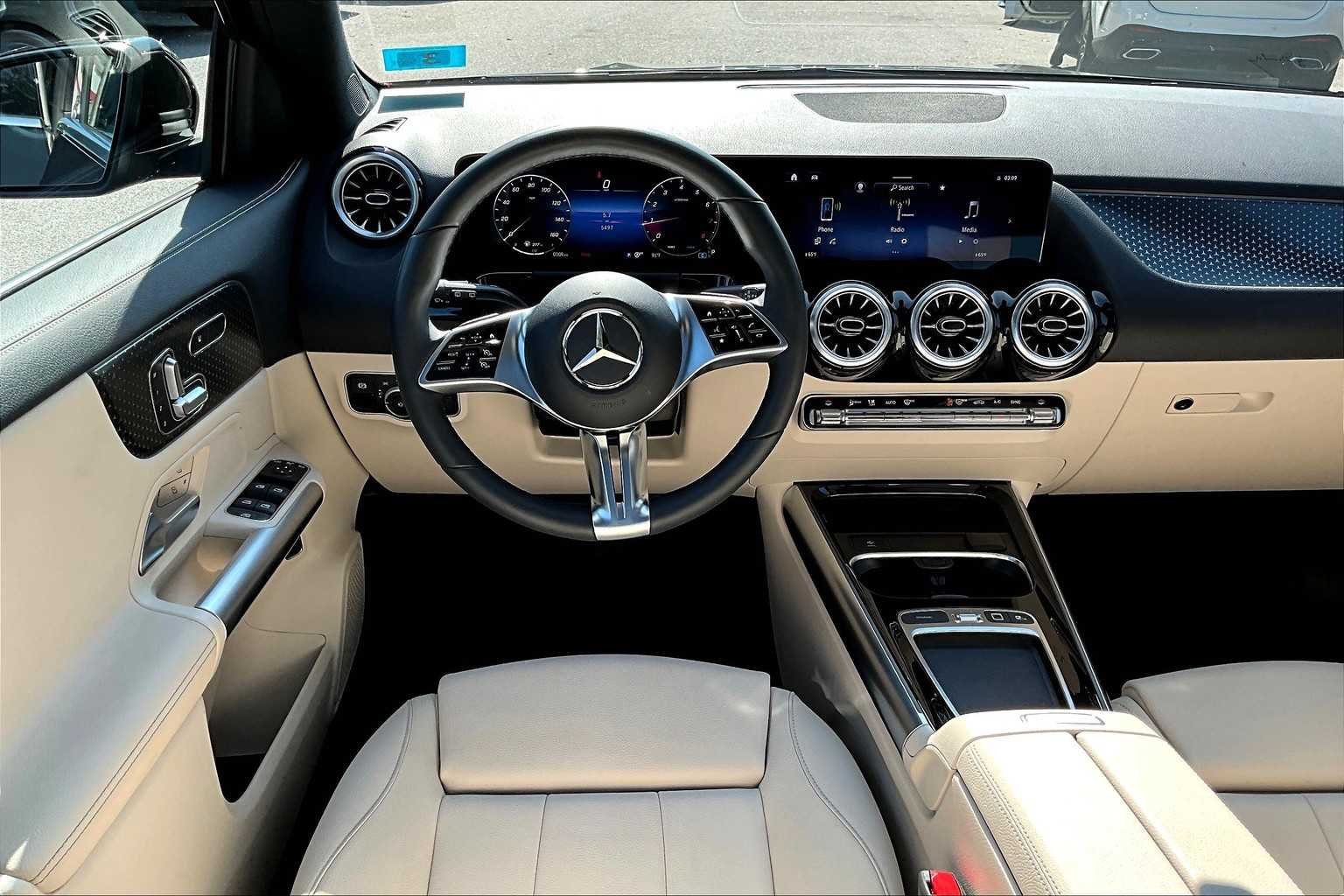 2025 Mercedes Benz GLA 250 4MATIC photo 5