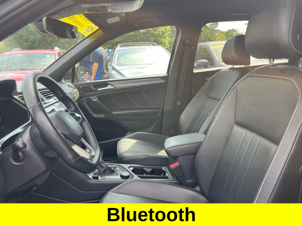 2022 Volkswagen Tiguan SE R-Line Black photo 2