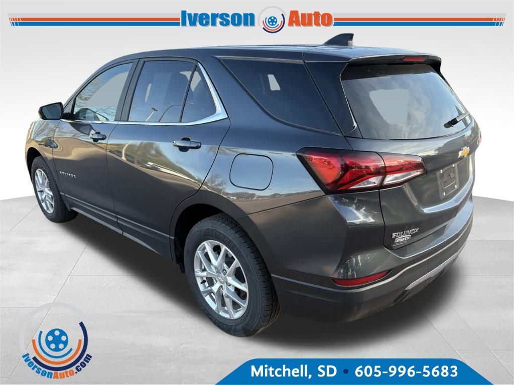 2022 Chevrolet Equinox LT photo 2