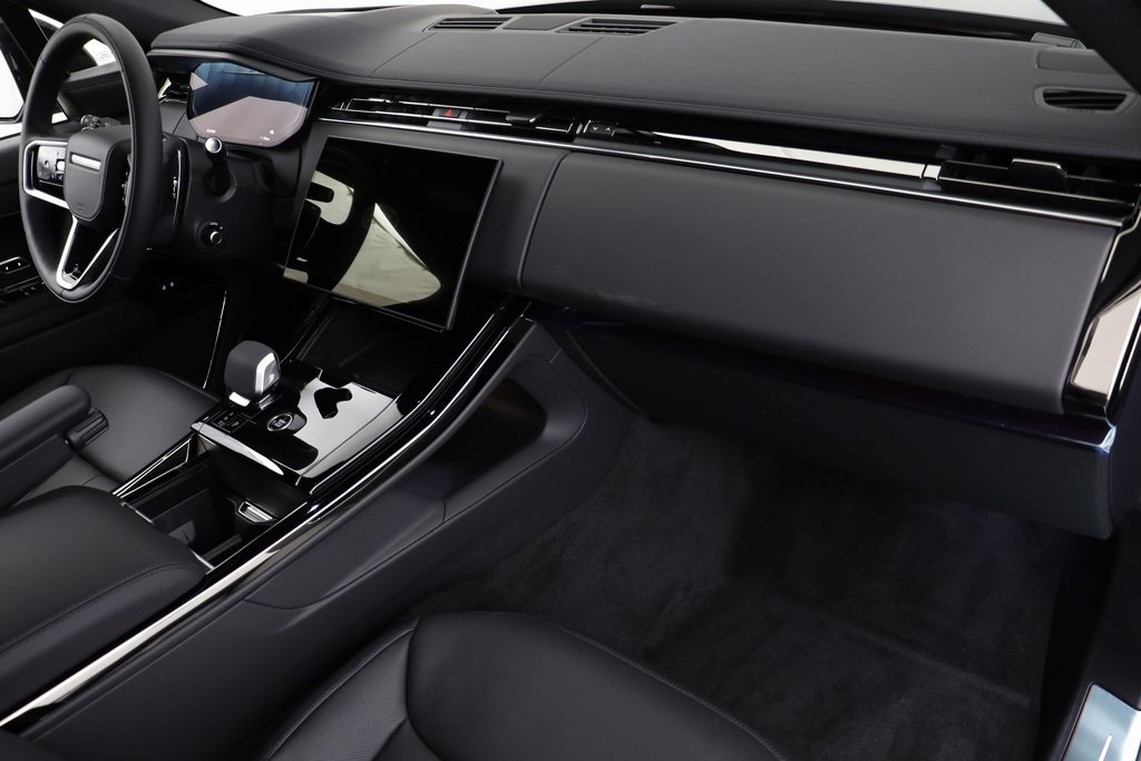2025 Land Rover Range Rover Sport SE photo 16