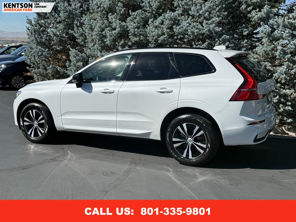 2024 Volvo XC60 Core photo 4
