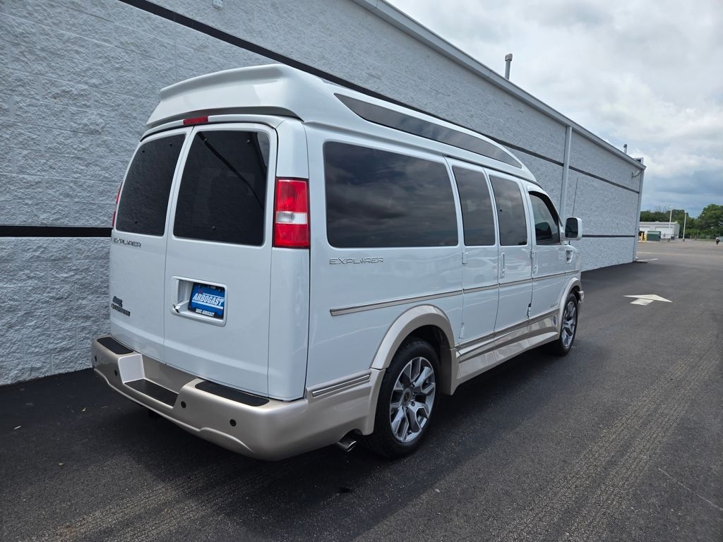 2022 Chevrolet Express Cargo photo 3