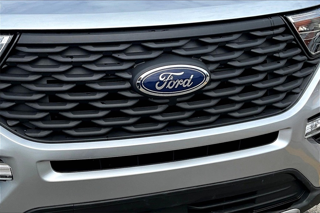 Used 2023 Silver Ford XLT image 29