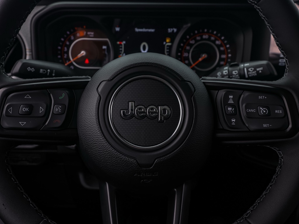 New 2026 Bright White Clear-Coat Exterior Paint Jeep Sport S image 24