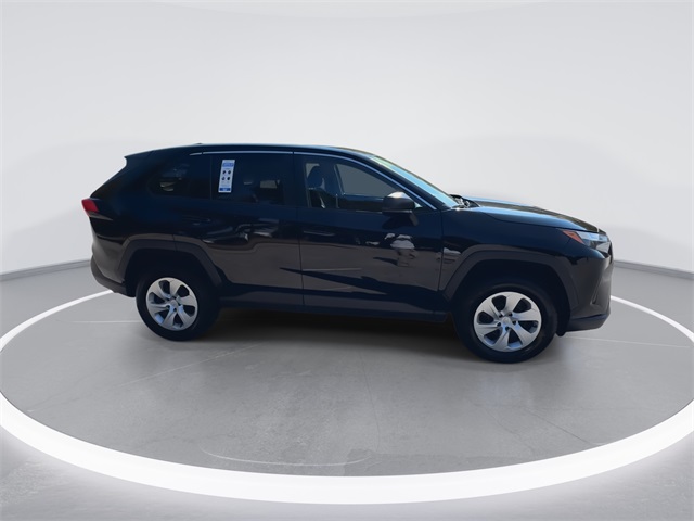 2024 Toyota RAV4 LE photo 4