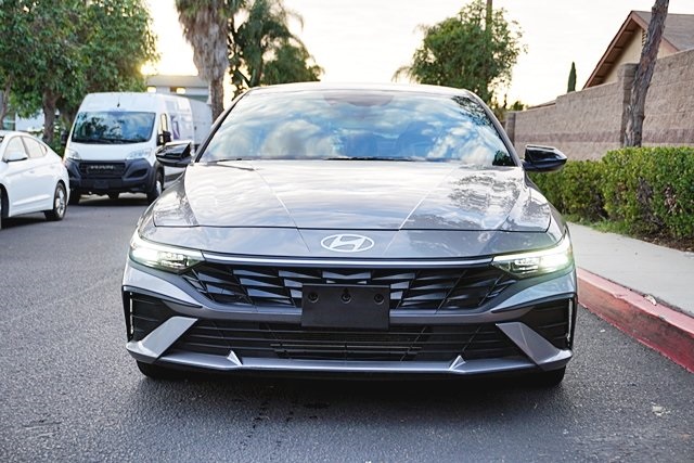2025 Hyundai Elantra SEL Sport photo 4