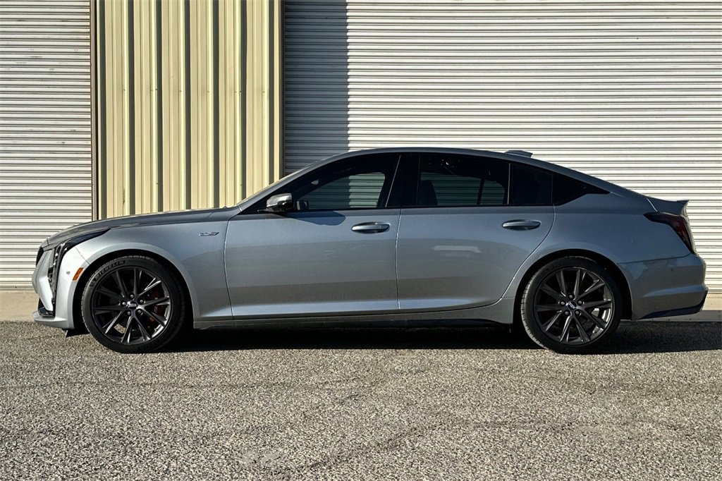 2025 Cadillac CT5 V photo 3