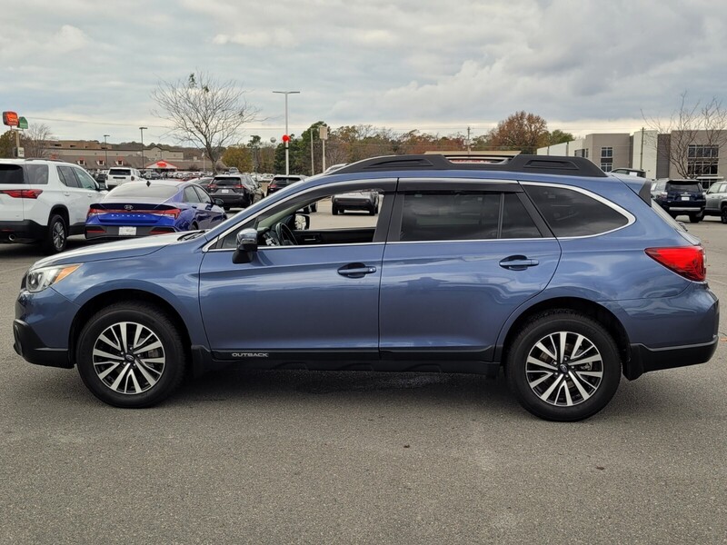 2016 Subaru Outback 2.5i Limited photo 3