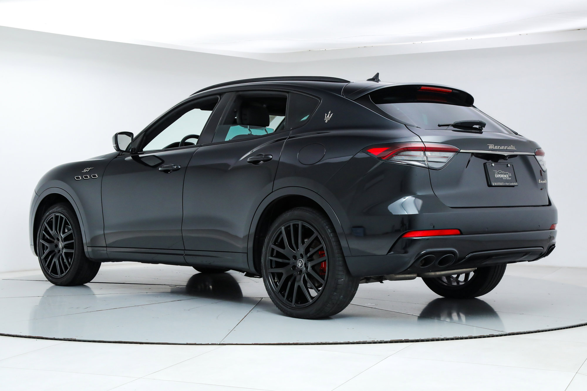2022 Maserati Levante GT photo 2
