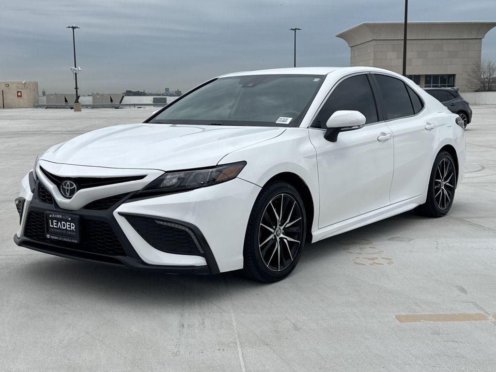 2023 Toyota Camry SE photo 3
